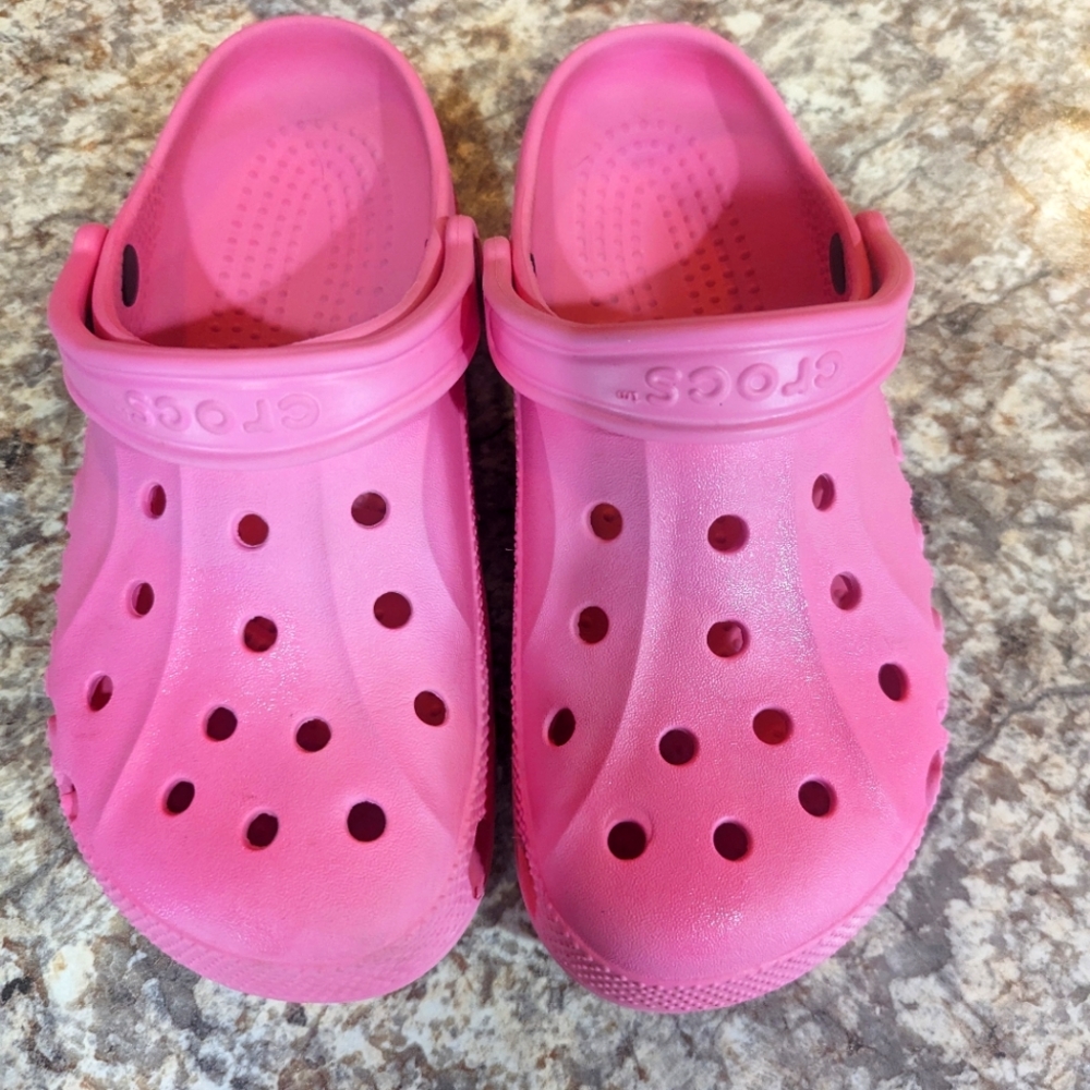 Pink Baya crocs